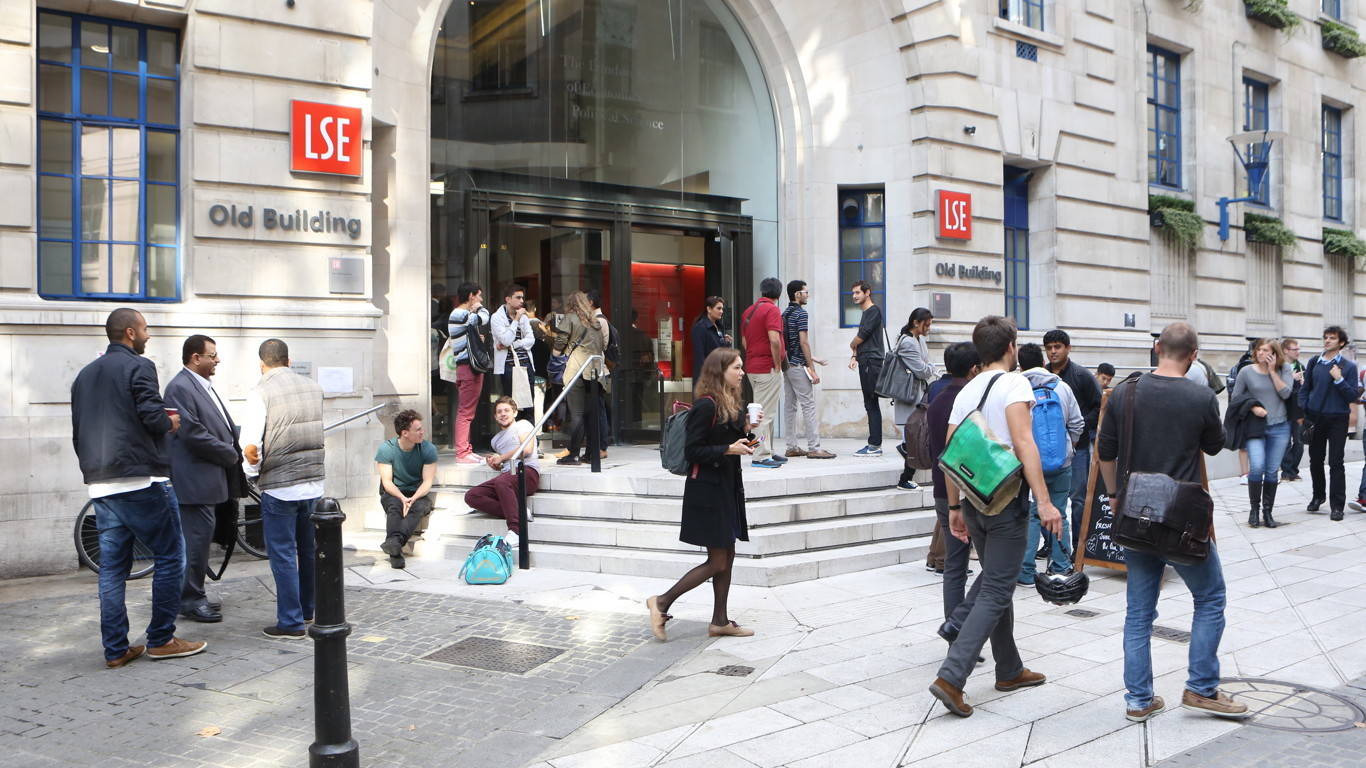 Orientation-0057-1366x768-16-9-sRGBe